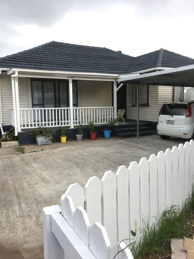 At Homestay Auckland Buitenkant foto