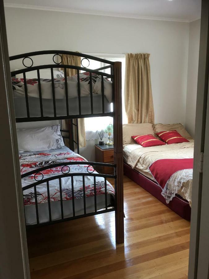 At Homestay Auckland Buitenkant foto